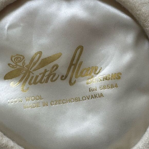 Vintage Ruth Alan beret cream color off white main image 4